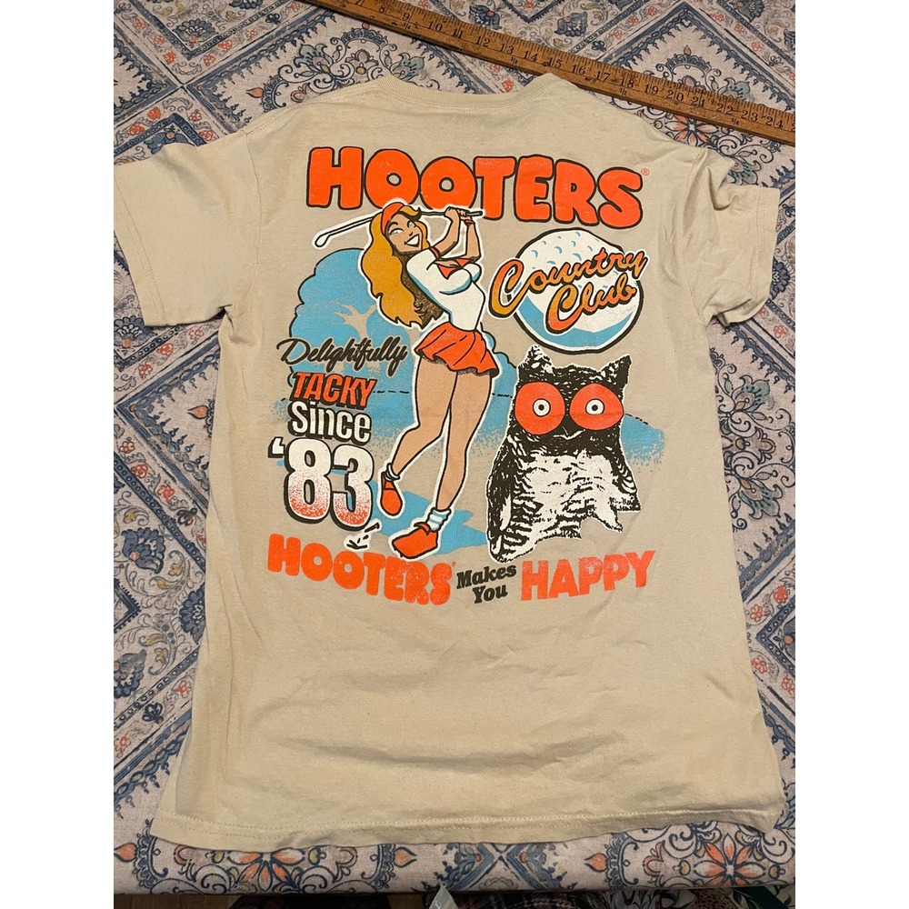 Hooters Country Club T Shirt Small Tan Retro Golf Graphic Ripple Junction Tee